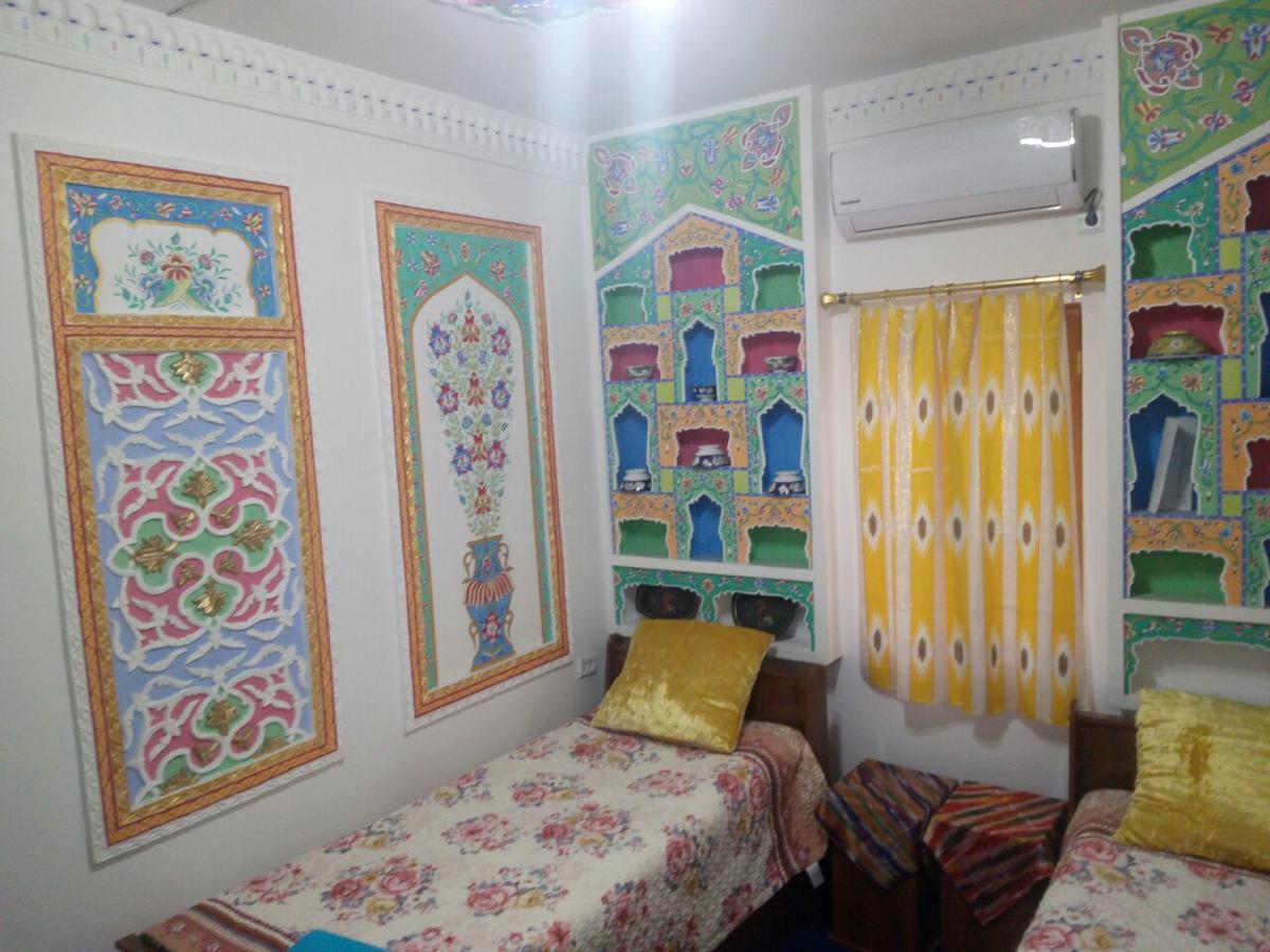 Al Hilol Guesthouse Bukhara Bagian luar foto