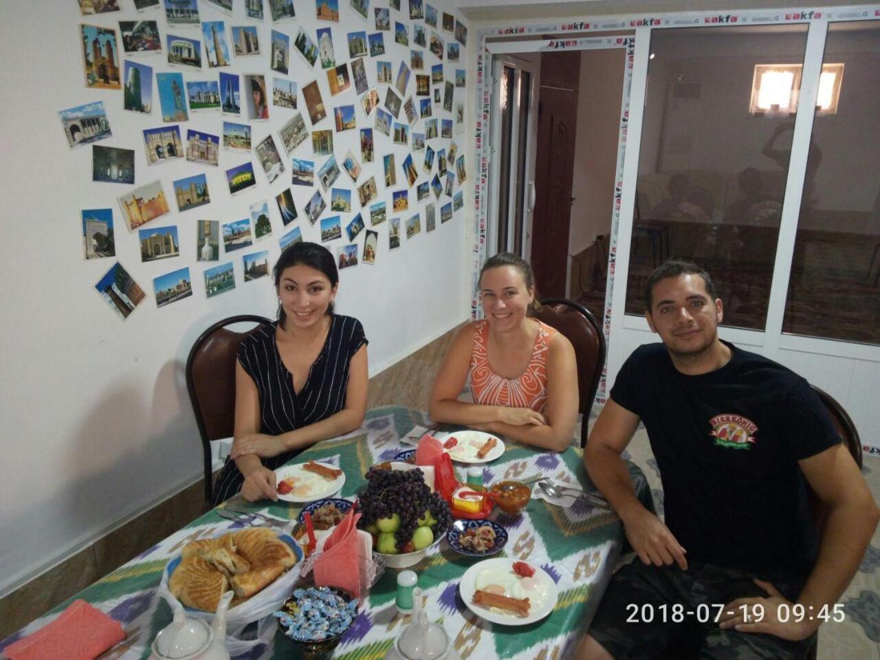 Al Hilol Guesthouse Bukhara Bagian luar foto